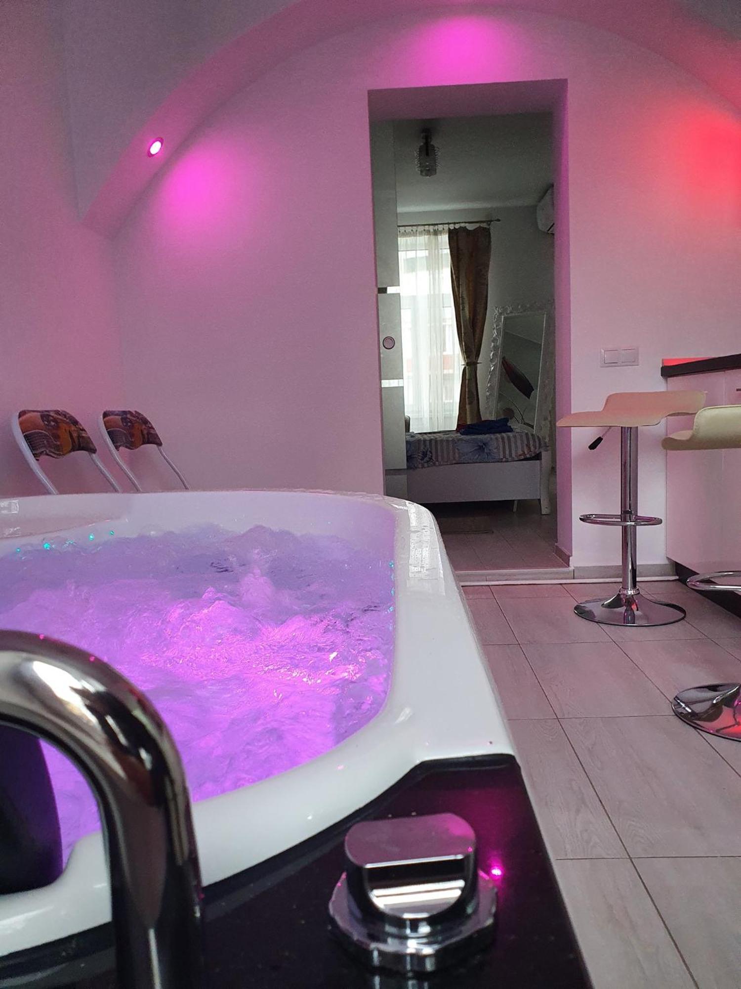 White House & Jacuzzi Daire Sibiu Dış mekan fotoğraf